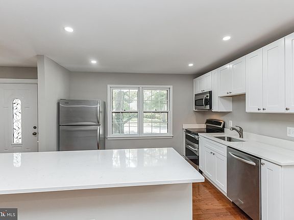 3rd image of 1621 Nathan Ln