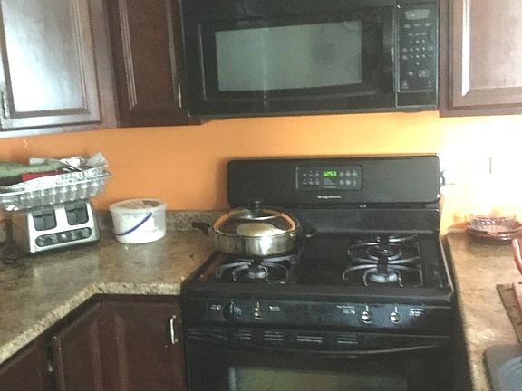 2nd image of 915 Cordoba Ct