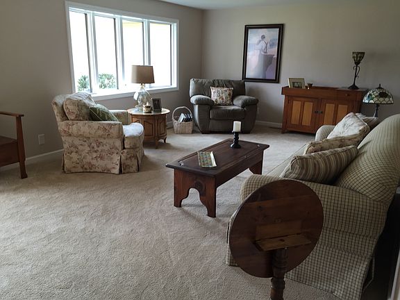 4th image of 15 Greenview Dr