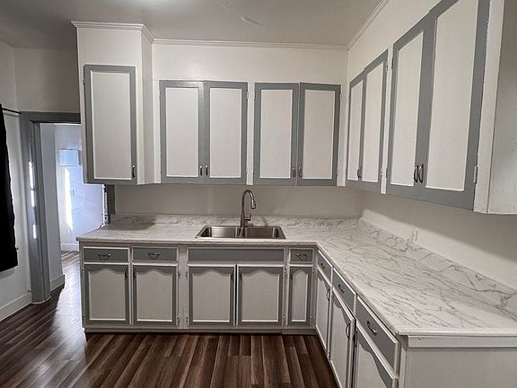 4th image of 807 W 43rd St #813