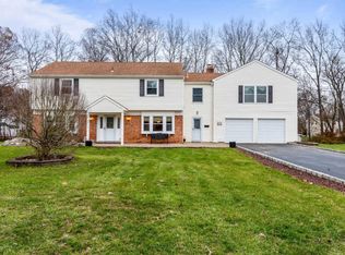32 Crown Point Ct, Freehold, NJ 07728