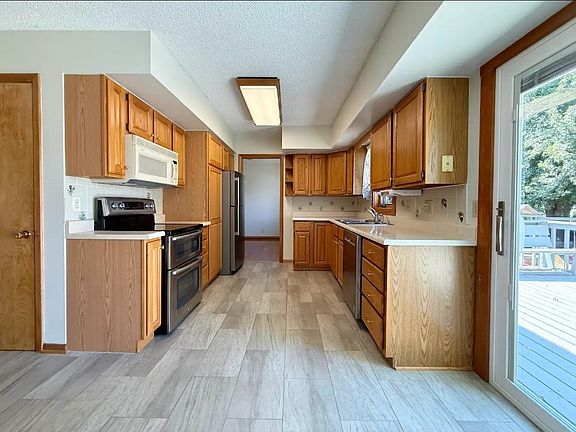 4th image of 7590 NW 16th St