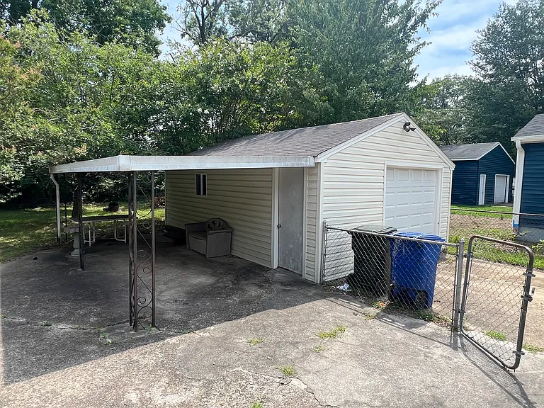 204 Woodhaven Rd — Photo 9