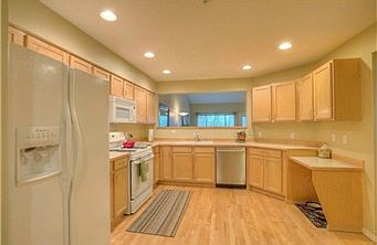 Kitchen; all appliances stay