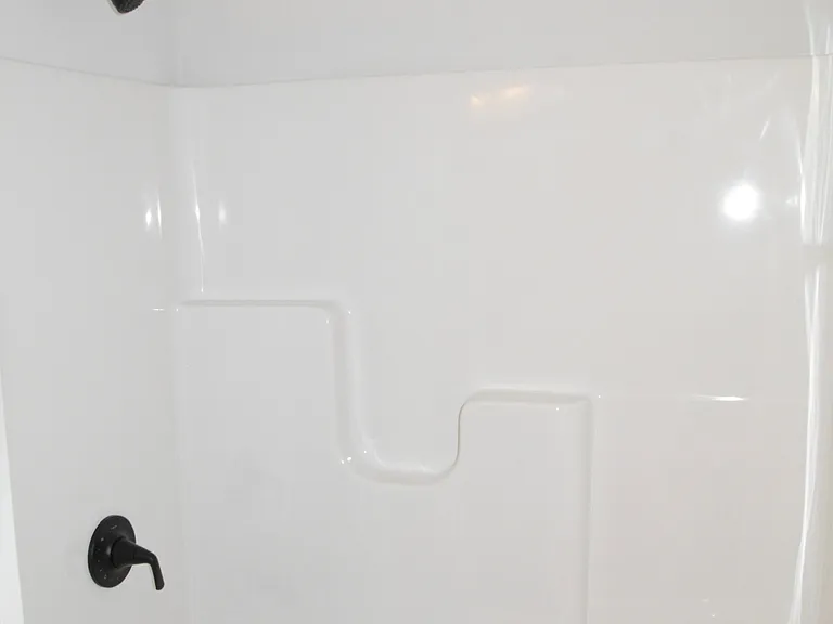 664 E Bluff Cir — Photo 12