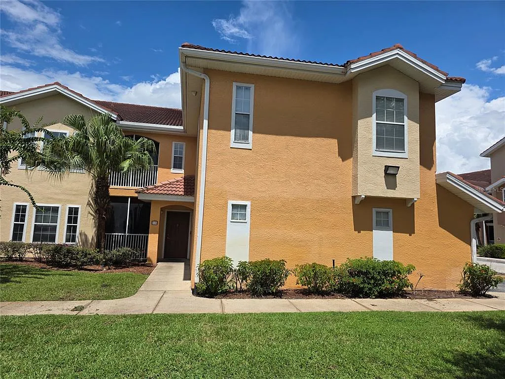 3 bed, 2.0 bath, 1344 sqft, $2,300 — Photo 1
