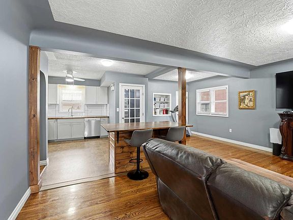 4th image of 4624 49th St