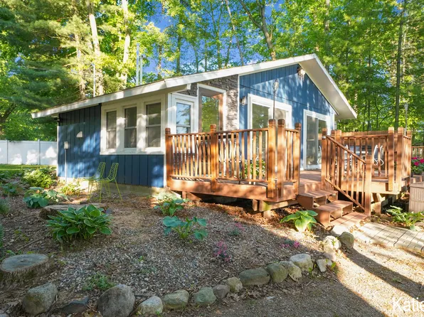 17710 Chippewa Trl, Howard City, MI 49329