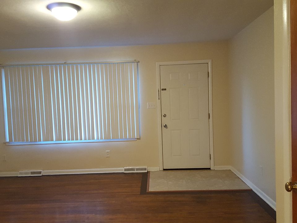 2nd image of 704 Houchin St