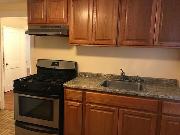 2nd image of 909 Washington St