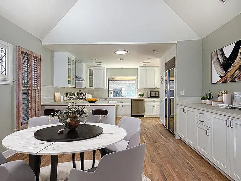 363 Huntley Dr — Photo 4