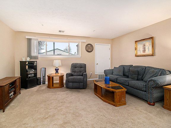 3rd image of 5883 Crosswinds Dr Unit 14