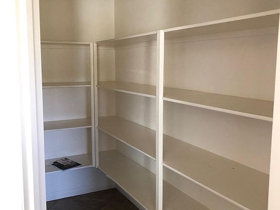 3rd image of 816 Applecross Ave