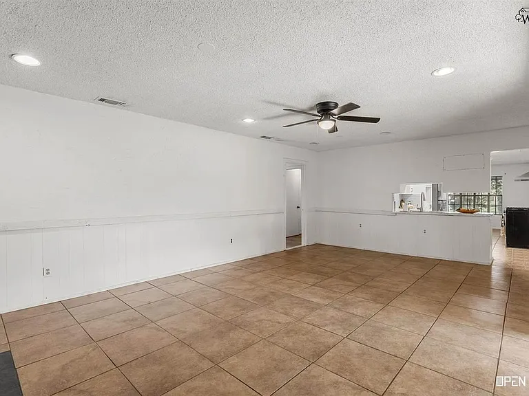 2920 Cunningham Dr — Photo 4