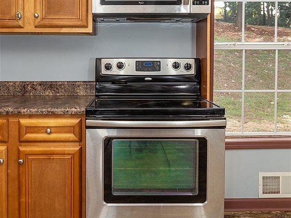 4th image of 1225 Tanglewood Dr