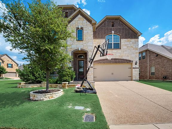 2nd image of 321 Prairie Hill Trl