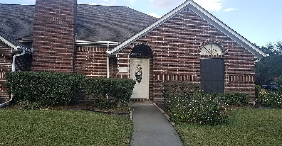 1st image of 302 Bloomingdale Cir