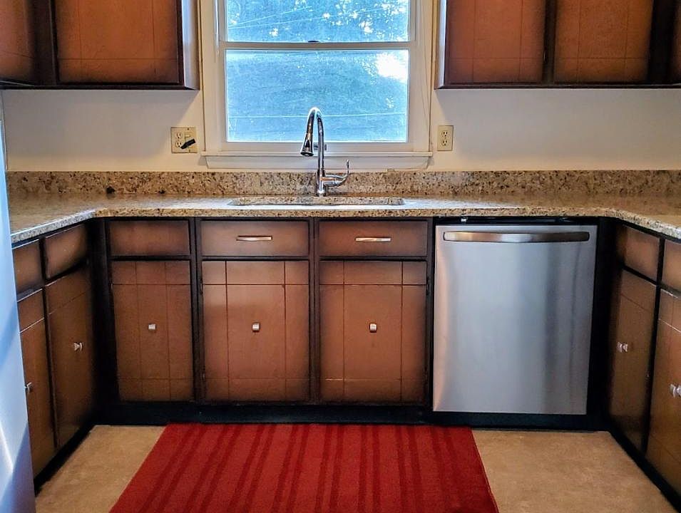 1st image of 305 Thomas Dr APT 8