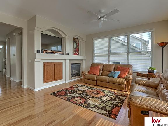 4th image of 631 S 180th Ave