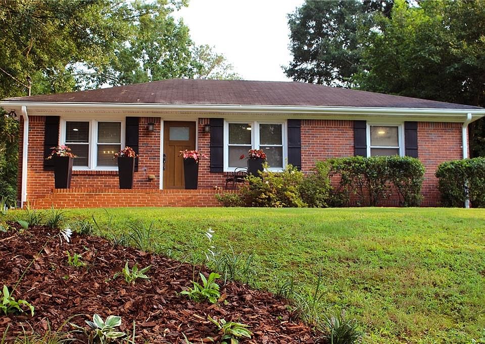 1st image of 2287 Vistamont Dr