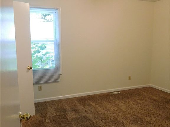 3rd image of 1410 S Palmer Ave