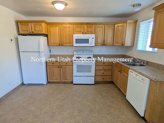 4th image of 526 E Mac Ln