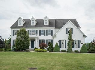 14 Birdsong Pkwy, Orchard Park, NY 14127