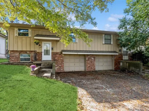 7746 Benson St, Overland Park, KS 66204