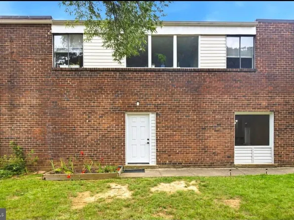 1224 Magnolia Ln, Herndon, VA 20170