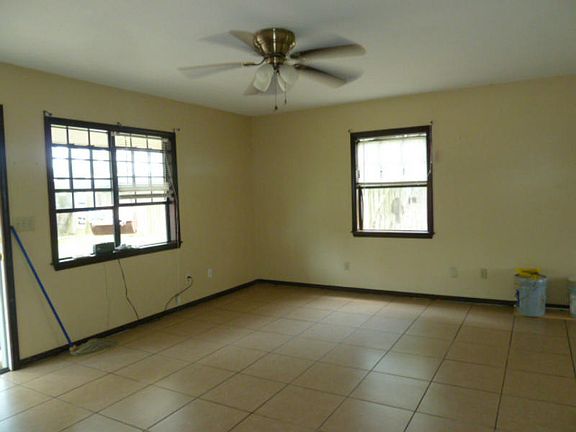 5th image of 925 Dallas St