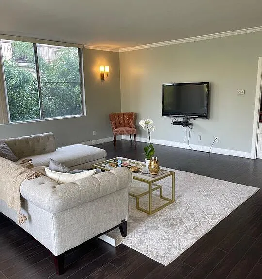 412 N Palm Dr #302 — Photo 3