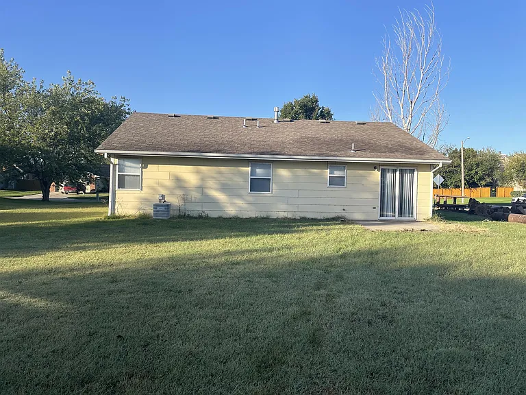 750 E Plantation Rd — Photo 9