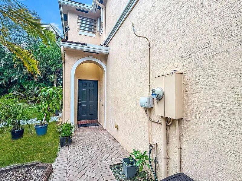 3 bed, 2.5 bath, 1780 sqft, $3,500 — Photo 2