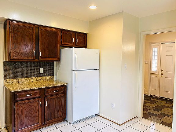 4th image of 1011 N George Mason Dr