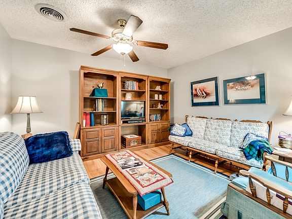 4th image of 807 Goliad Dr