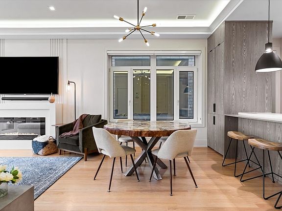3rd image of 1346 W Walton St #3W