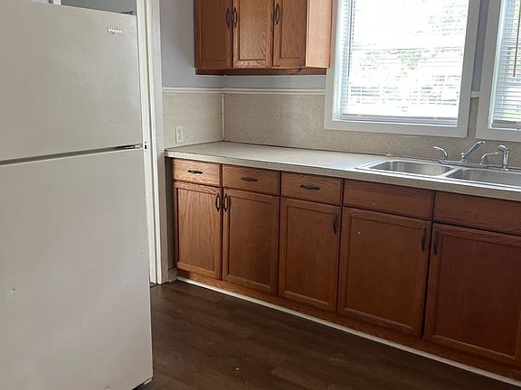 3rd image of 810 Marvin Ave