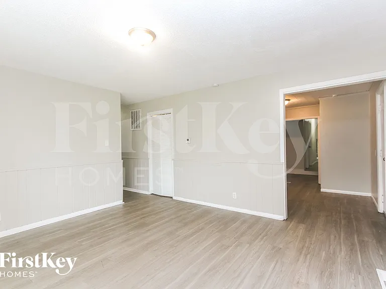 6714 Brookhaven Dr — Photo 2