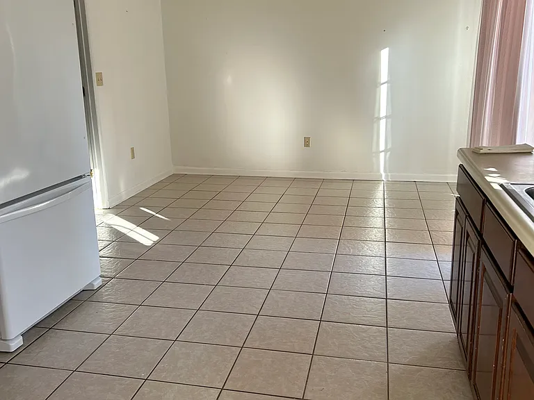 129 Norfolk Cir — Photo 8