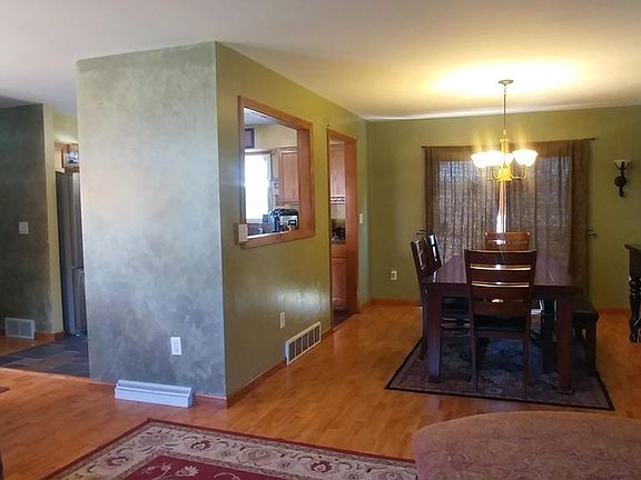 3rd image of 10 Elmwood Dr
