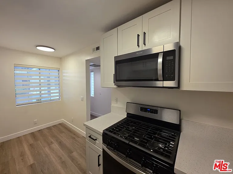 535 W 4th St #110 — Photo 6
