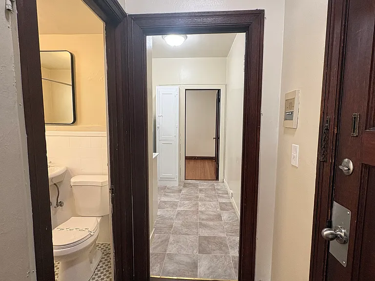 Lenox Apartments — Photo 16