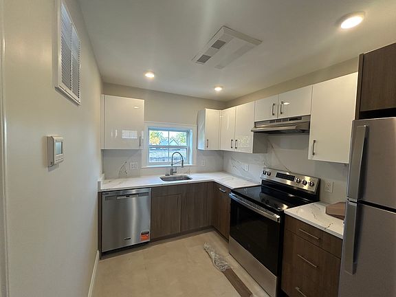 3rd image of 66 Ashford St #2