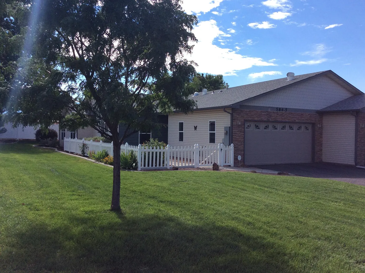3 bed, 1400 sqft, $1,950 — Photo 1