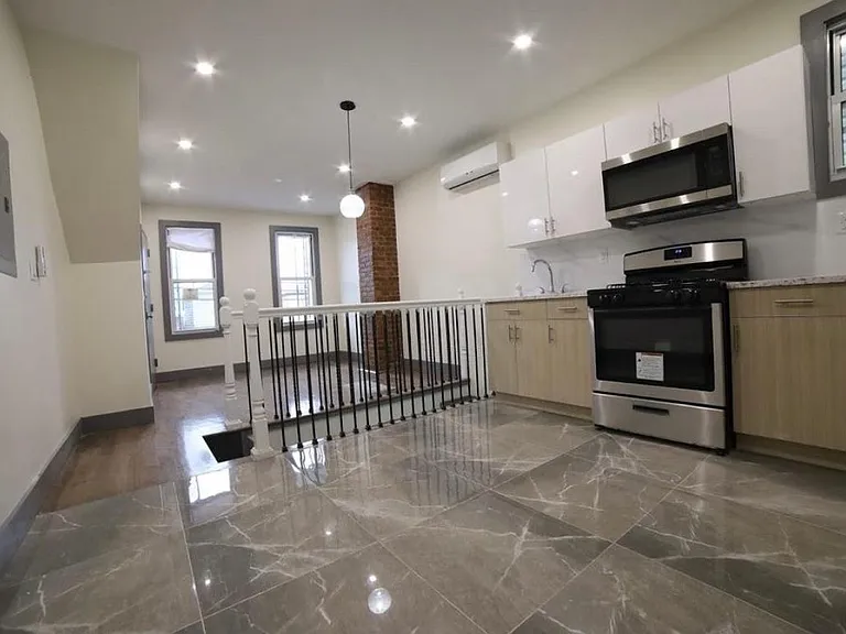 124 McAdoo Ave #1 — Photo 2