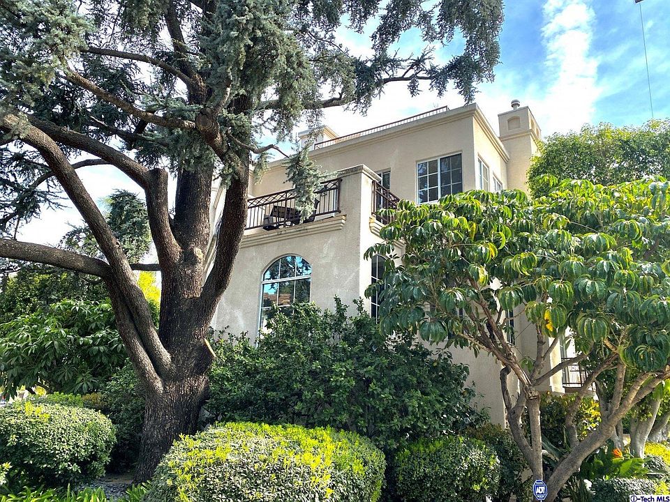 1st image of 10439 Moorpark St