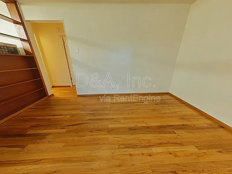 2526 NW Tyler Ave — Photo 3