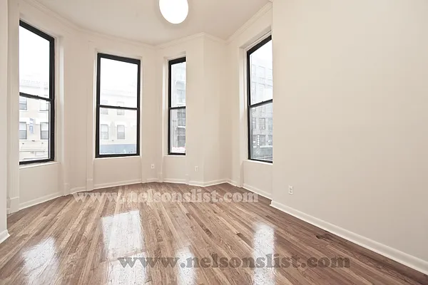 Rented by R New York | media 7