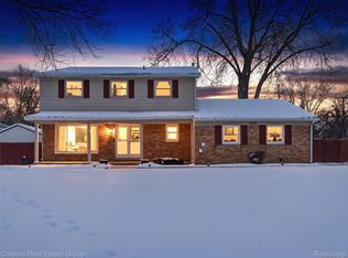 5920 Montgomery Dr, Utica, MI 48316