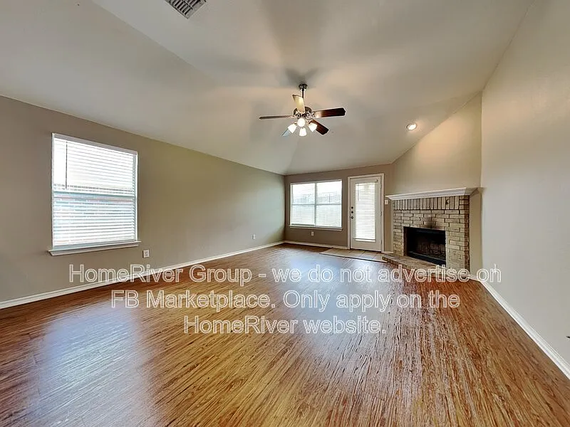 Building Photo - 1102 Oak Hollow Ln